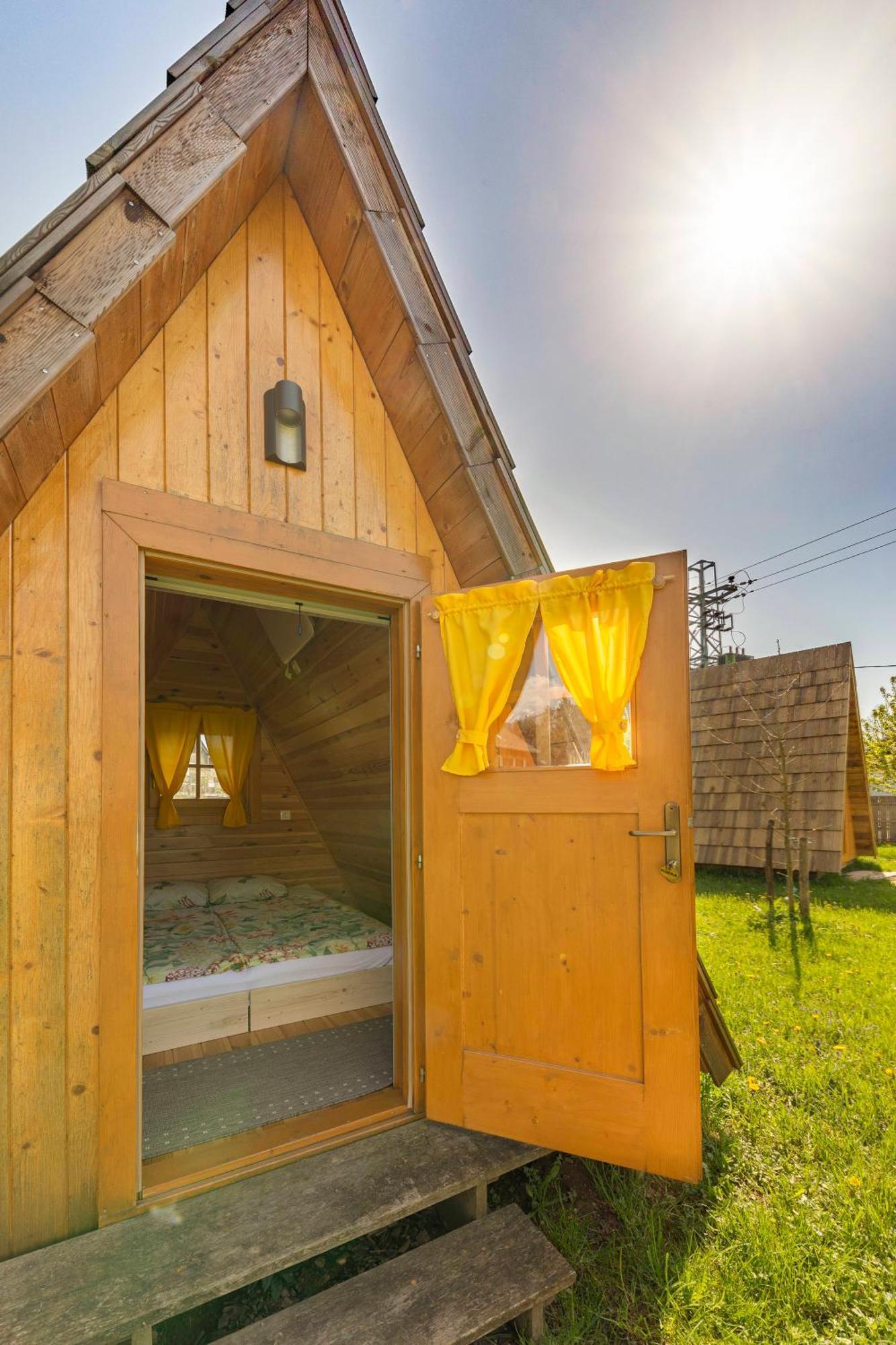 Glamping Mohorjev Grunt Hotel Preddvor Ngoại thất bức ảnh