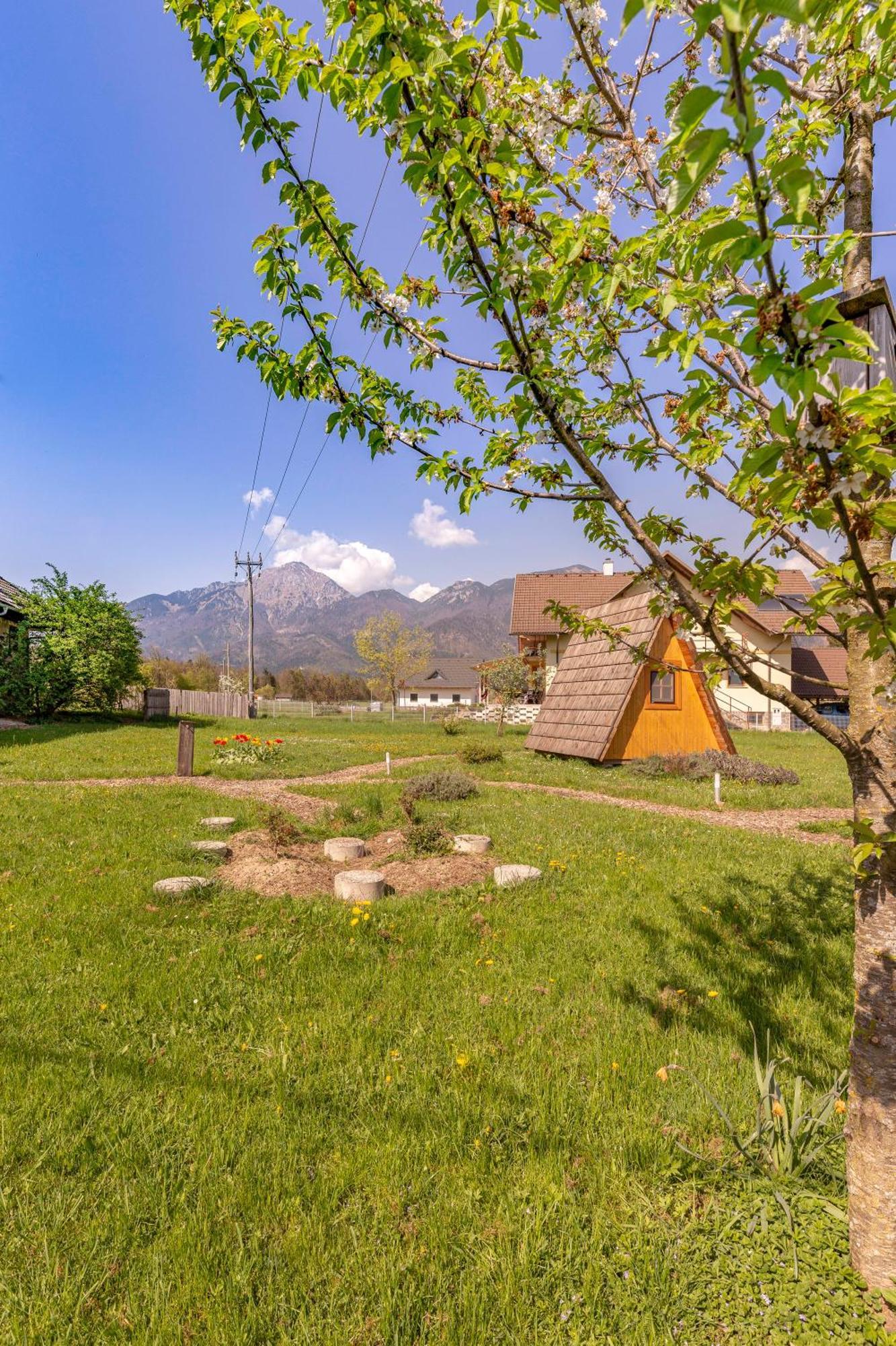 Glamping Mohorjev Grunt Hotel Preddvor Ngoại thất bức ảnh